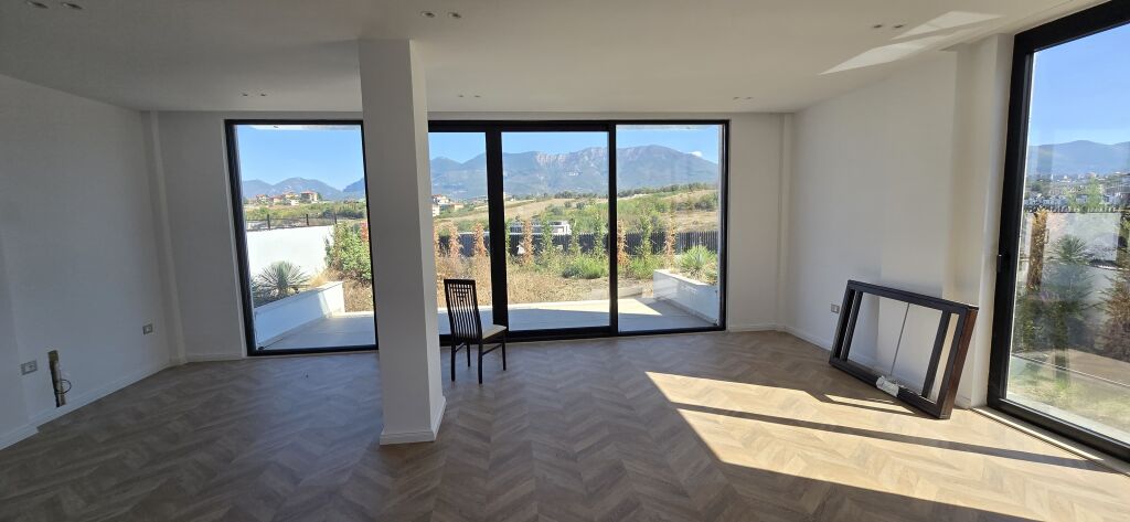 🏡 VILLA SU 3 PIANI IN VENDITA CON TERRAZZA | MJULL-BATHORE, TEG