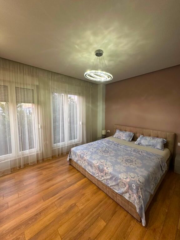 WHITE HOUSE – VILË 3-KATËSHE ME QIRA