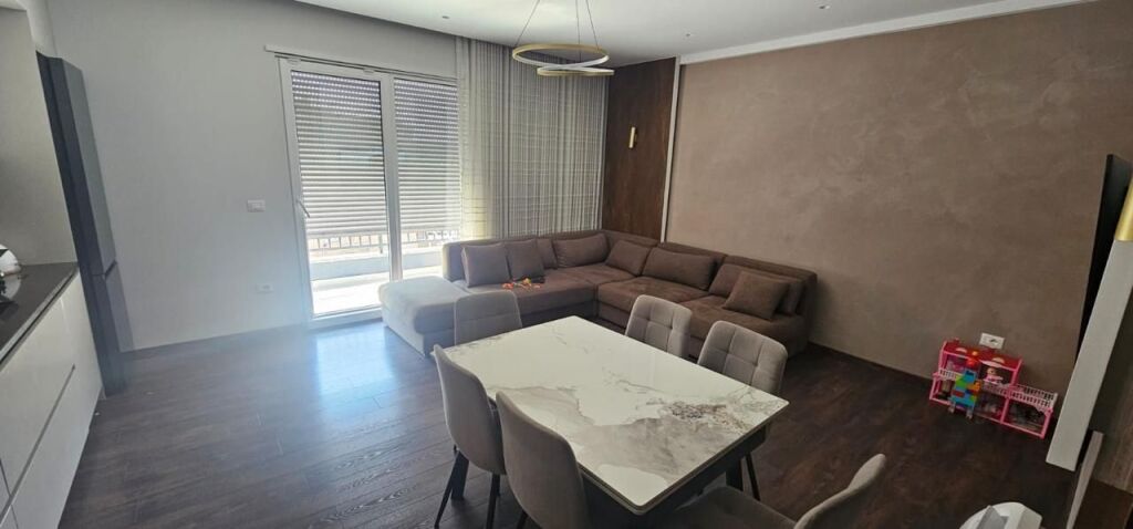 Jepet Apartament me qera don bosko 850