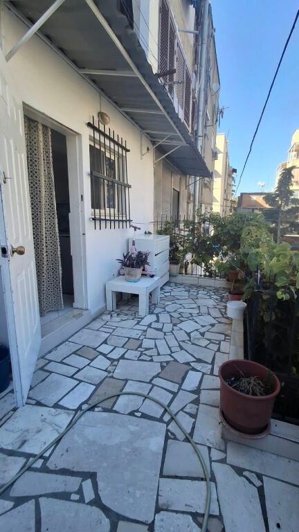 JEPET ME QIRA APARTAMENT 1+1 – PRANË SPITALIT, DURRËS!