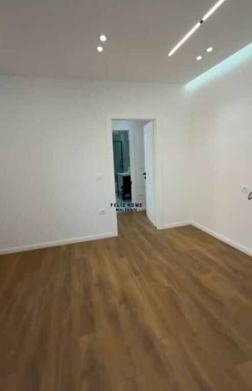VENDESI APPARTAMENTO 1+1 CITTÀ STUDENTI 16.600.000 LEKE FH-94888