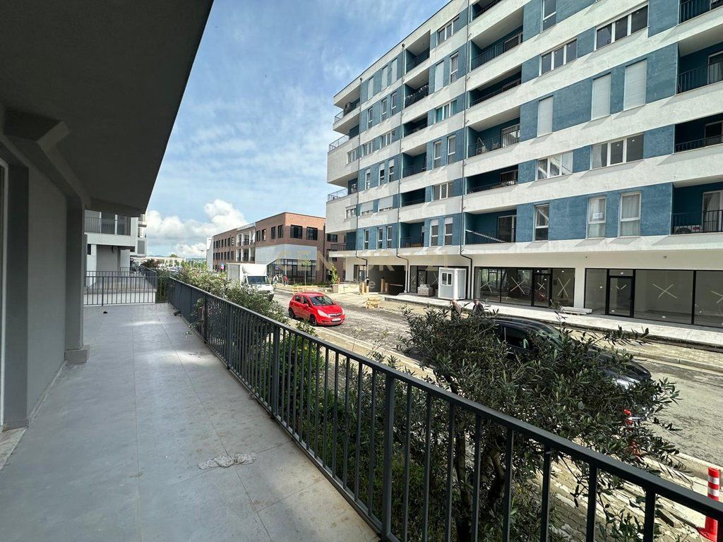 JEPET ME QIRA AMBIENT KOMERCIAL TEK UNIVERS CITY ! 1,000 € /Muaj