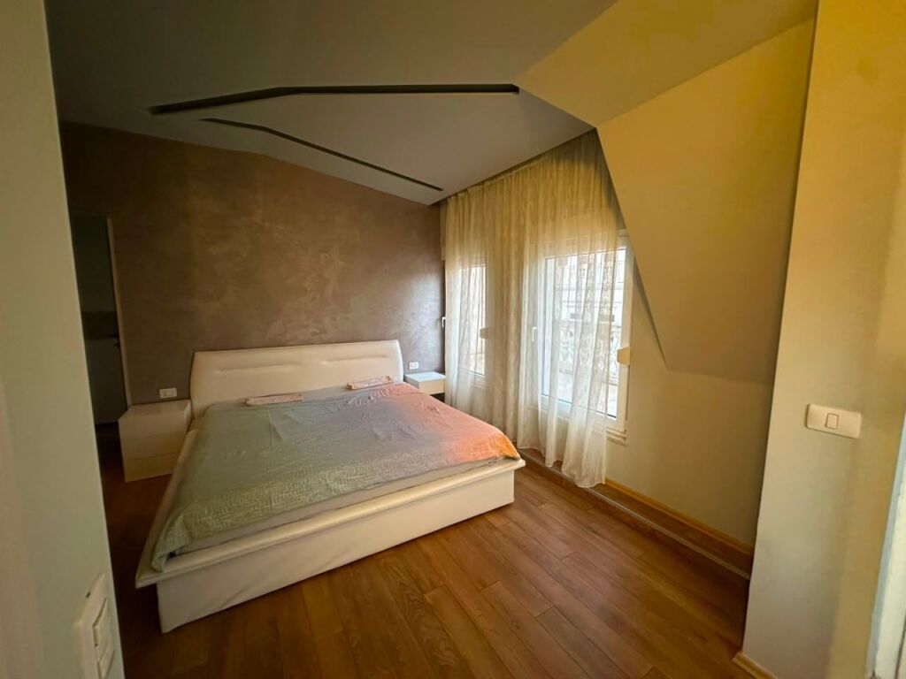WHITE HOUSE – VILË 3-KATËSHE ME QIRA
