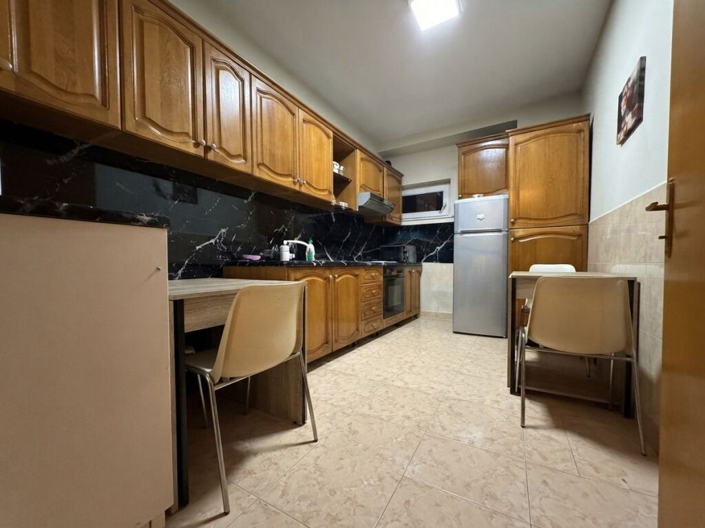 Qera, Apartament 2+1+Verandë, Pazari i Ri, Tiranë