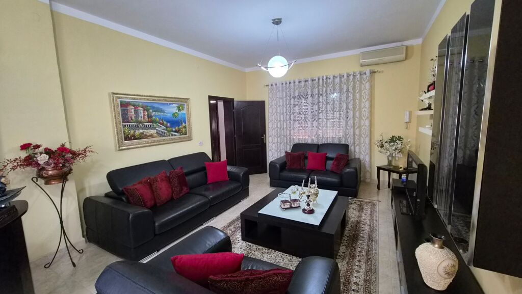 VILLA SU 3 PIANI IN VENDITA – VIA SIRI KODRA