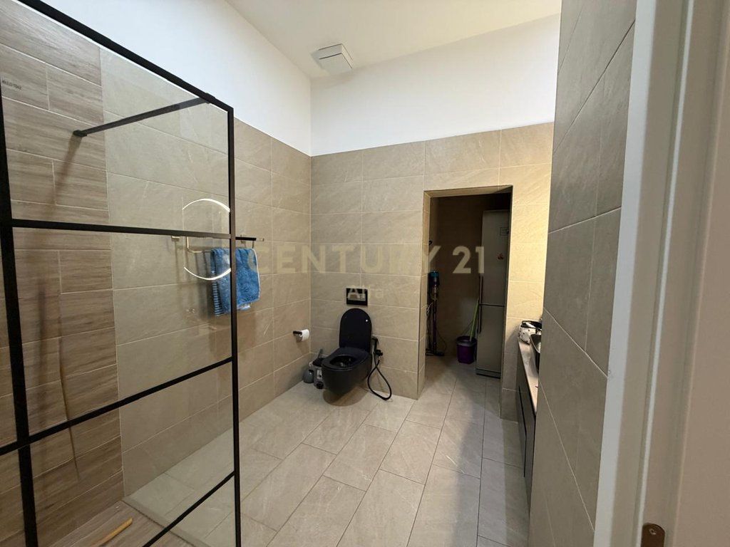 Shitet apartament 2+1 te Liqeni i Thatë, Rruga Peti (jo në zonën e sipërme malore) 220,000 €