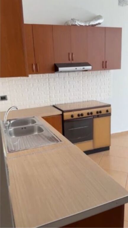 Fresku Qera | Apartament 2 + 1 | Rruga Sotir Caci | 350 €/muaj