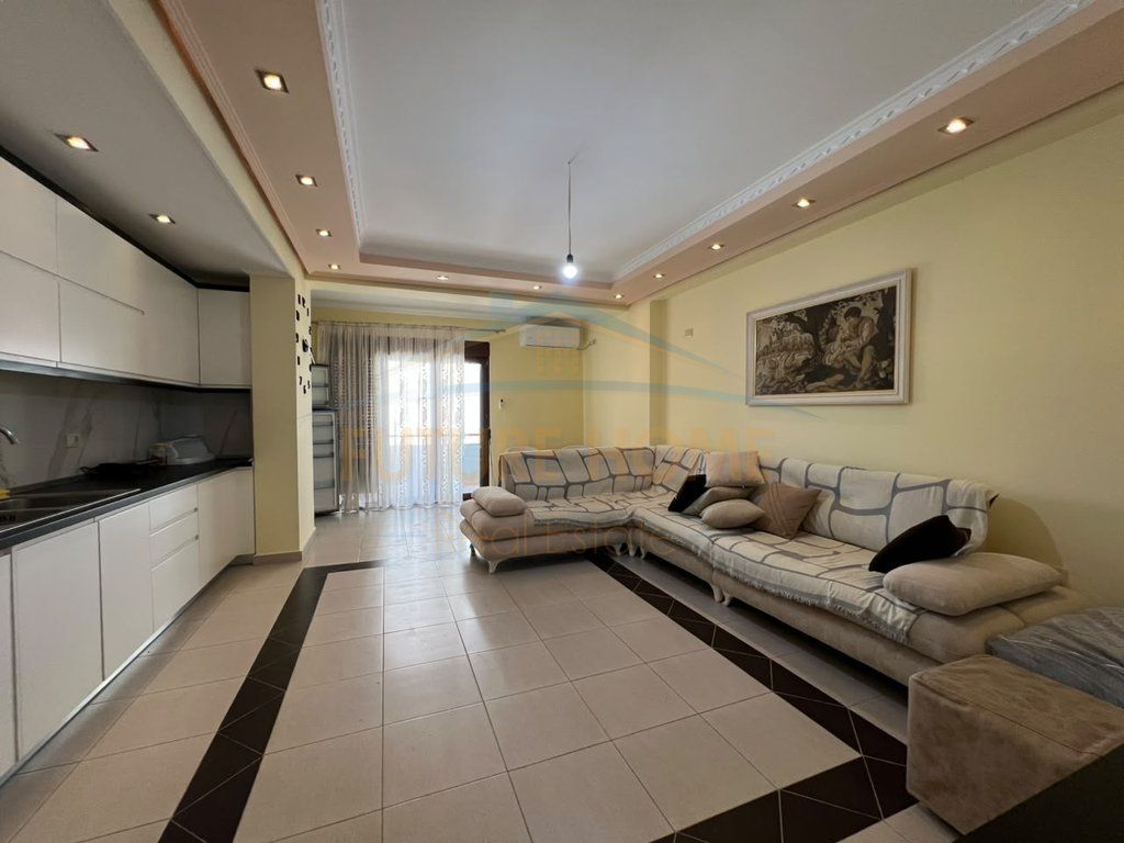 Qira, Apartament 4+1+2+ Post parkimi, Fresk, Tiranë