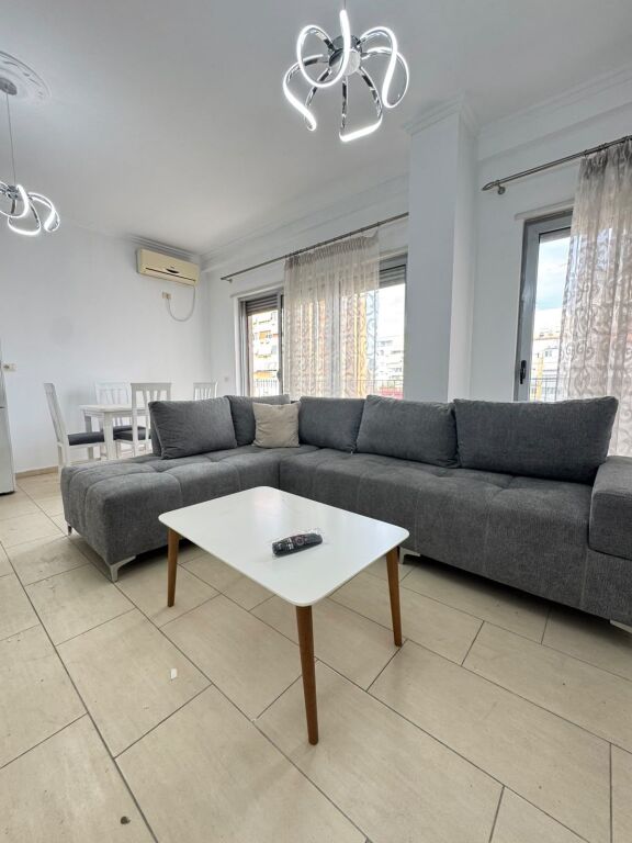 Jepet me qira apartament 1+1 – Rruga e Kavajës