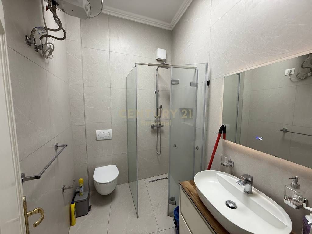 Apartament 2+1 me qira te Ish Blloku, Pallatet Agimi - 800€ | 91 m²