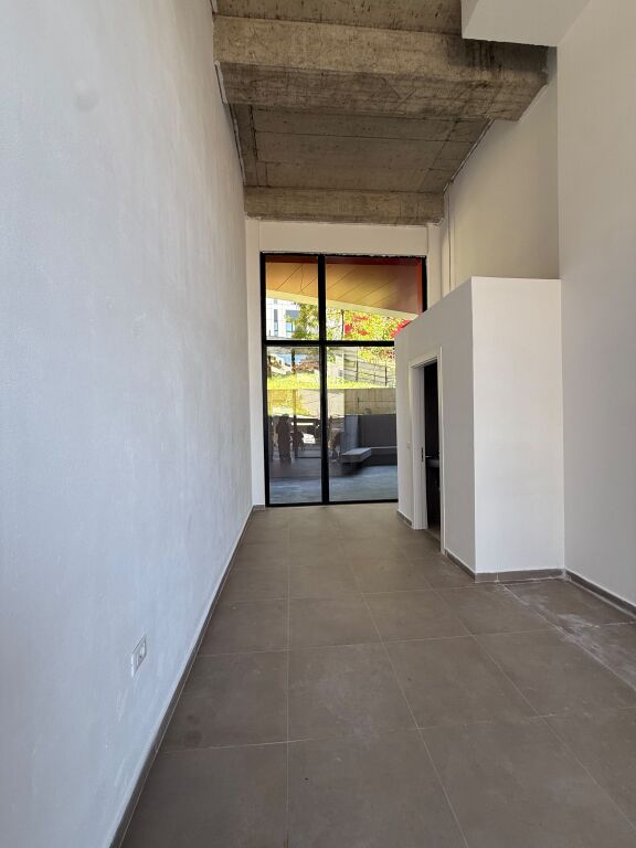 Dibres Street, Arlis Complex rents empty business premises 70,000 lek