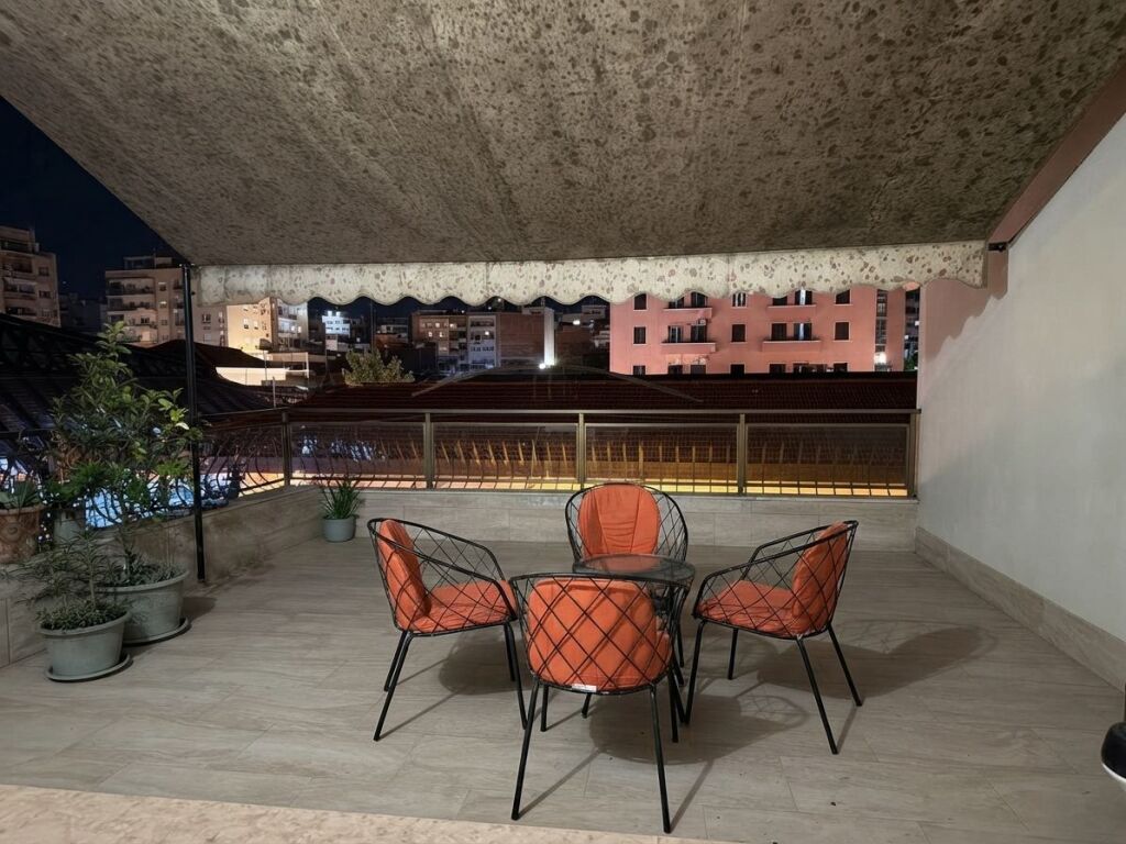 Qera, Apartament 2+1+Verandë, Pazari i Ri, Tiranë