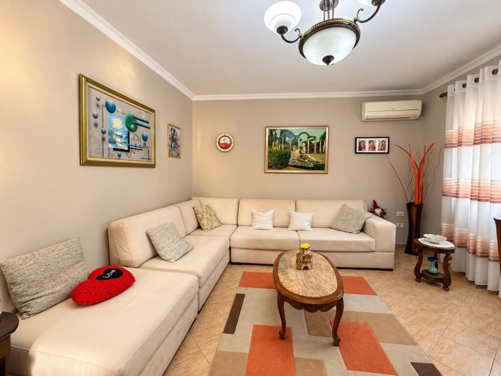 Shitet apartament 2+1+2 Myslym Shyri