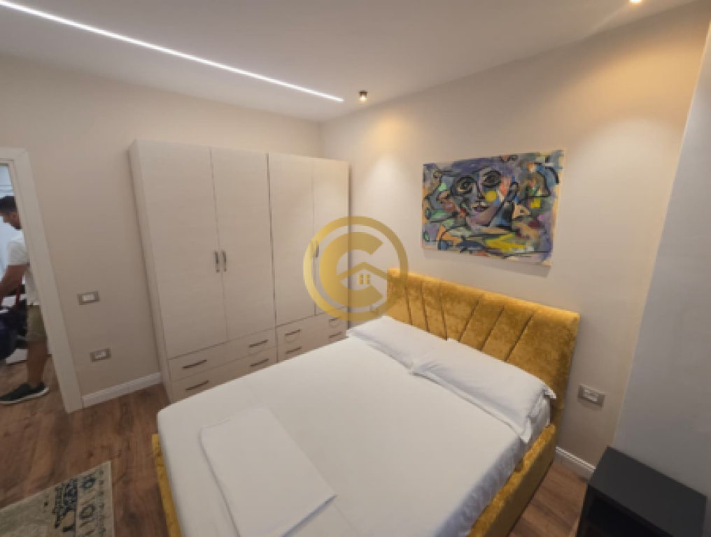 Apartament 1+1 i rikonstruktuar në shitje në Sarandë – 50 m nga deti