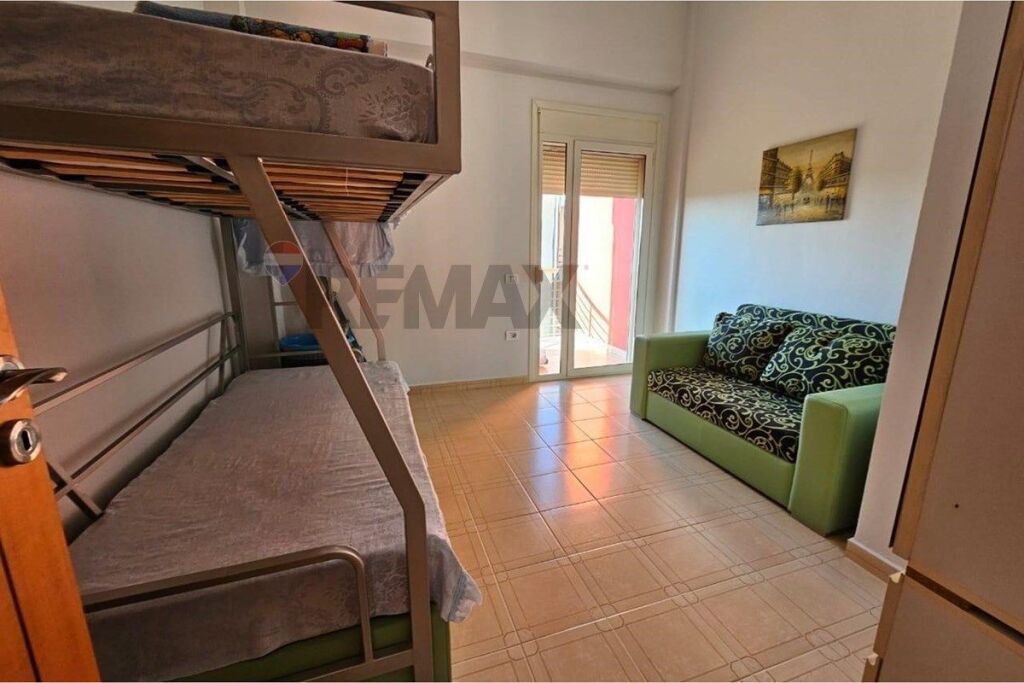 SHITET APARTAMENT 2+1+2 NE GOLEM