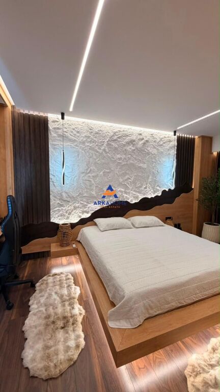 SHITET SUPER APARTAMENT LUKSOZ 2+1+VERANDË "ELBASAN, PRANE PARKUT RINIA" 24.000.000 LEKE