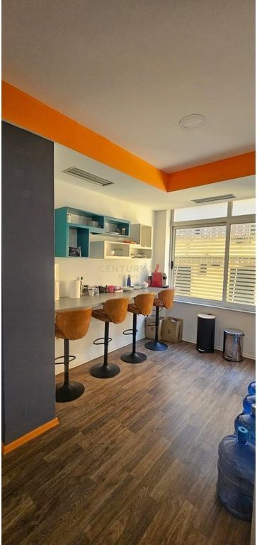 APARTAMENT PER ZYRA 3+1+2 ME QIRA – PRANË LIBRIT UNIVERSITAR, TIRANË