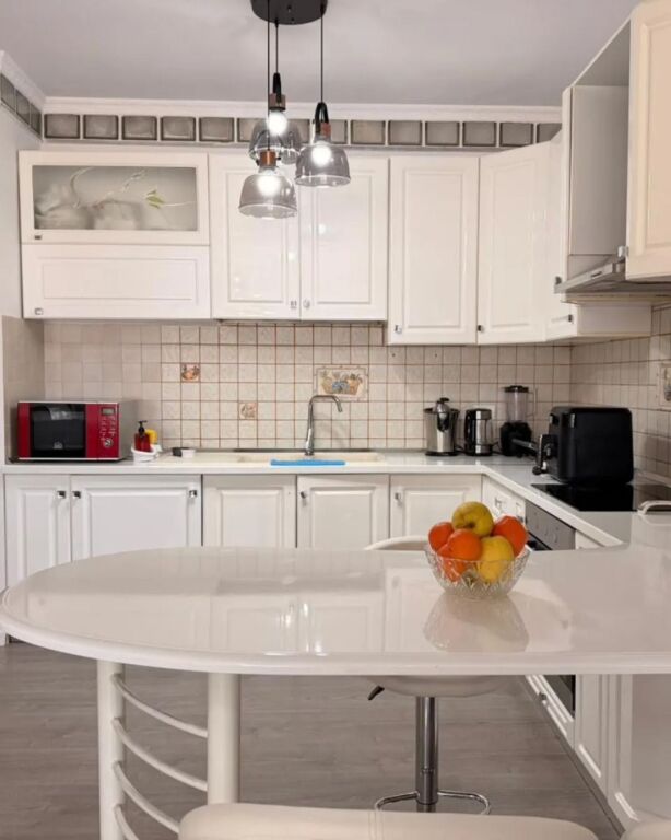 For Rent: Apartment 3+1+2 with storage and 2 balconies – Center, Municipality, Durrës 🏢