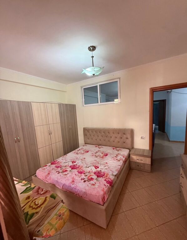 Astir, jepet me qera apartament 1+1 per student.