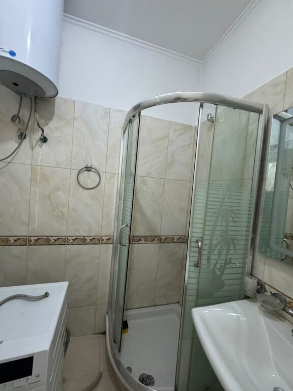 Jepet me qira apartament 1+1 – Rruga e Kavajës