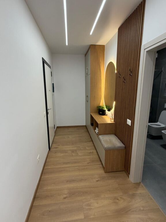 Porta e Re e Tiranes Apartament 1+1 me qira
