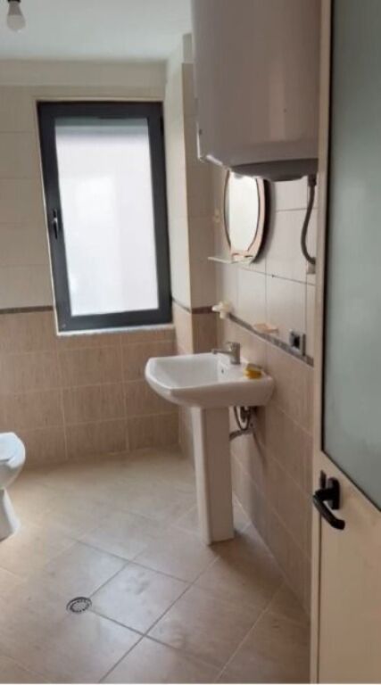 Fresku Qera | Apartament 2 + 1 | Rruga Sotir Caci | 350 €/muaj