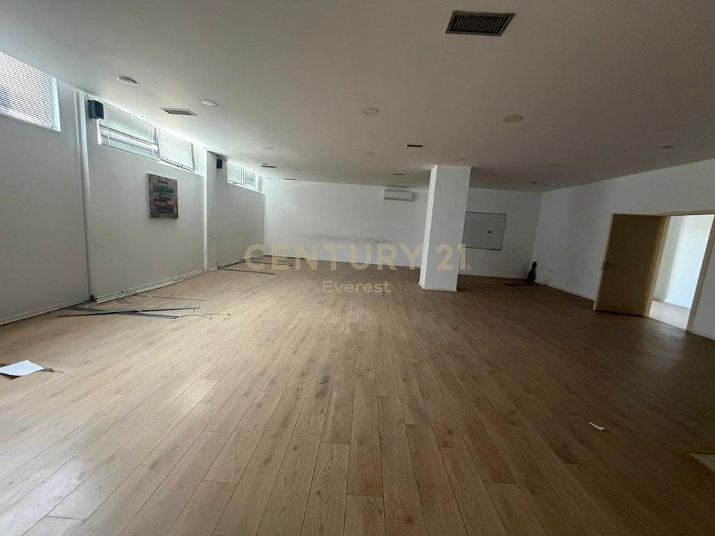 KRISTAL CENTER, OFFICE FOR RENT