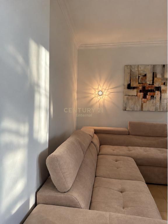 Komuna E Parisit - Jepet Me Qera 2+1 110m2 Modern Pallat Me Ashensor 900 € /Muaj 90,000 Lekë /Muaj