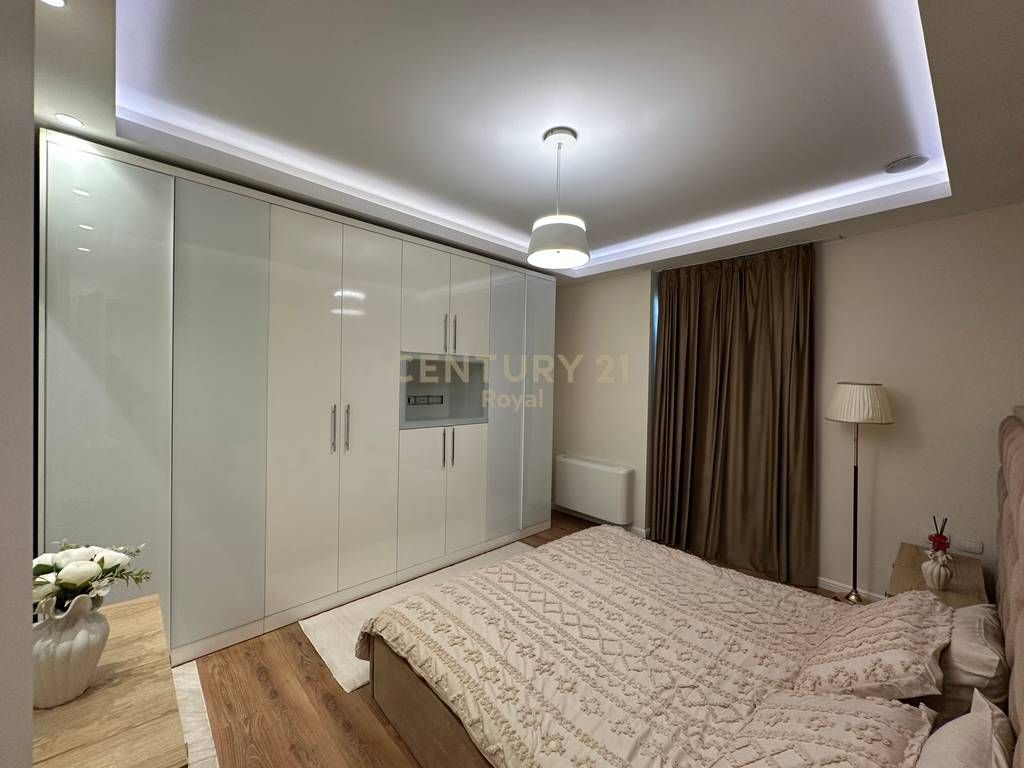 Apartment 2+1+2+ laundry + Parking space for rent at Park Gate