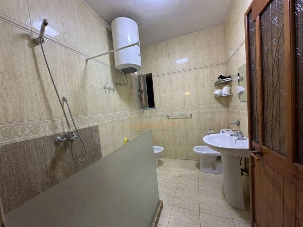 Qera, Apartament 2+1+Verandë, Pazari i Ri, Tiranë