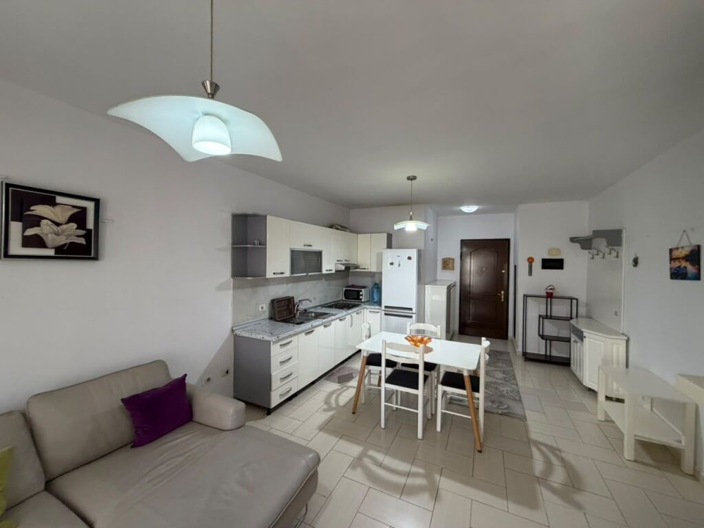 🏠 Appartamento 2+1 in affitto – Via “3 Dëshmorët”   Yzberisht 45.000 lek