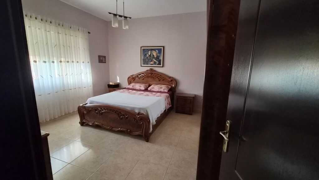 VILLA SU 3 PIANI IN VENDITA – VIA SIRI KODRA