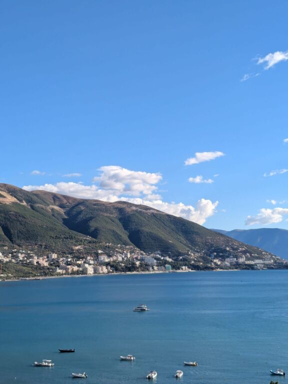 2+1+2 duplex apartment +parking space for rent in Lungomare, Vlore!