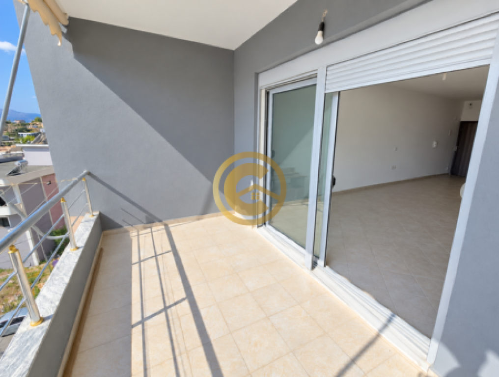 Bilocale in vendita a Saranda – 75 m² con vista frontale sul mare