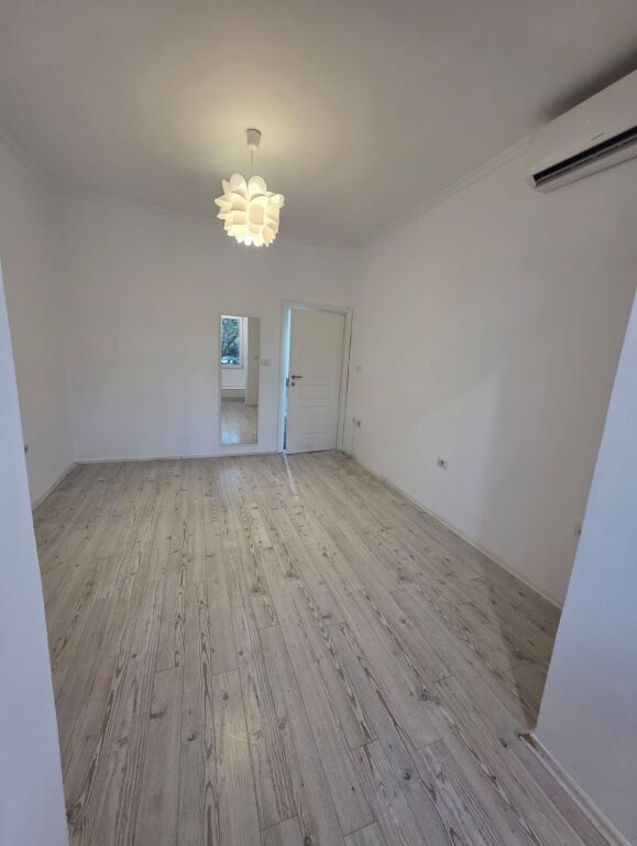 UFFICIO IN AFFITTO – VIA KAVAJËS