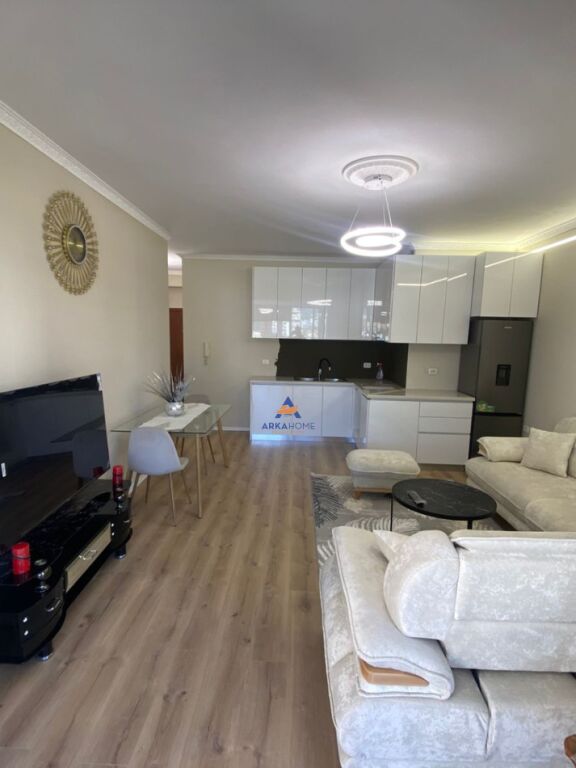 JEPET ME QERA APARTAMENT 1+1+BALLKON "KOMPLKESI URSLUGA,ISH STACIONI I TRENIT" 650 EURO
