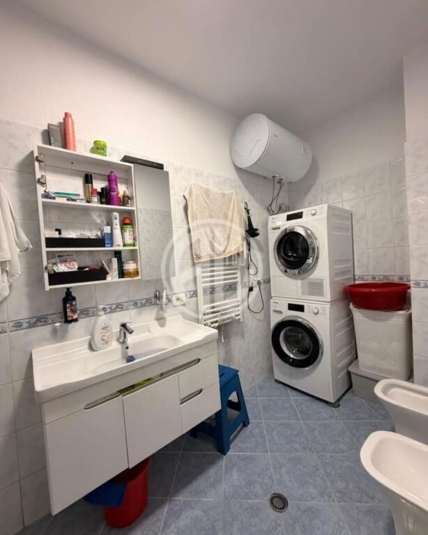 For Rent: Apartment 3+1+2 with storage and 2 balconies – Center, Municipality, Durrës 🏢