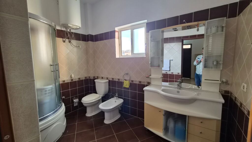 VILLA SU 3 PIANI IN VENDITA – VIA SIRI KODRA