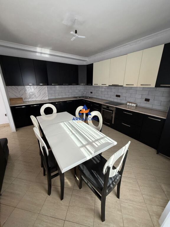 JEPET APARTAMENT ME QERA 2+1+BALLKON "VASIL SHANTO" 70.000 LEKE