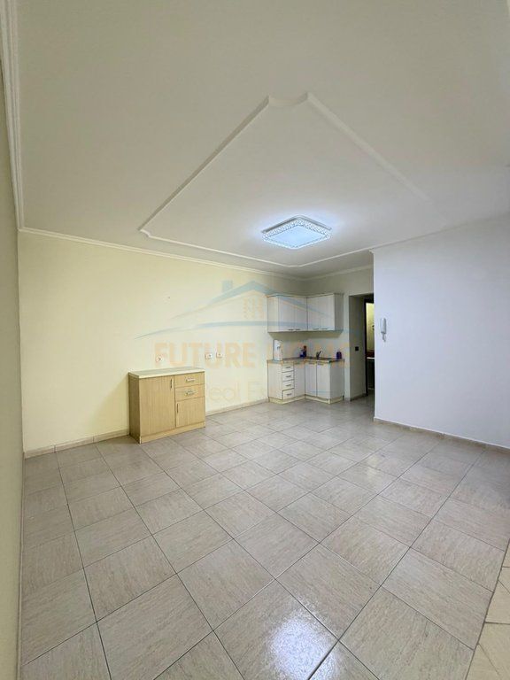 In affitto, Spazio per Uffici, Via “Perlat Rexhepi”, vicino a Xheko Imperial, Tirana.