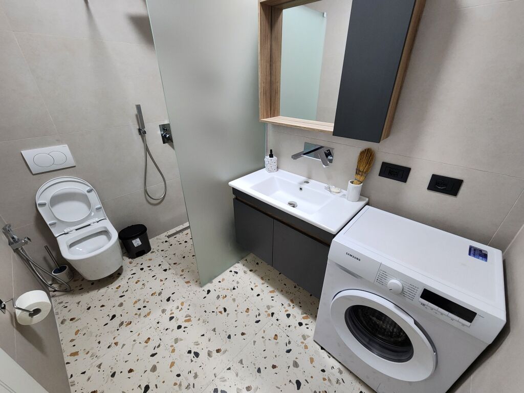 Shitet,Apartament 1+1, Liqeni i Thate