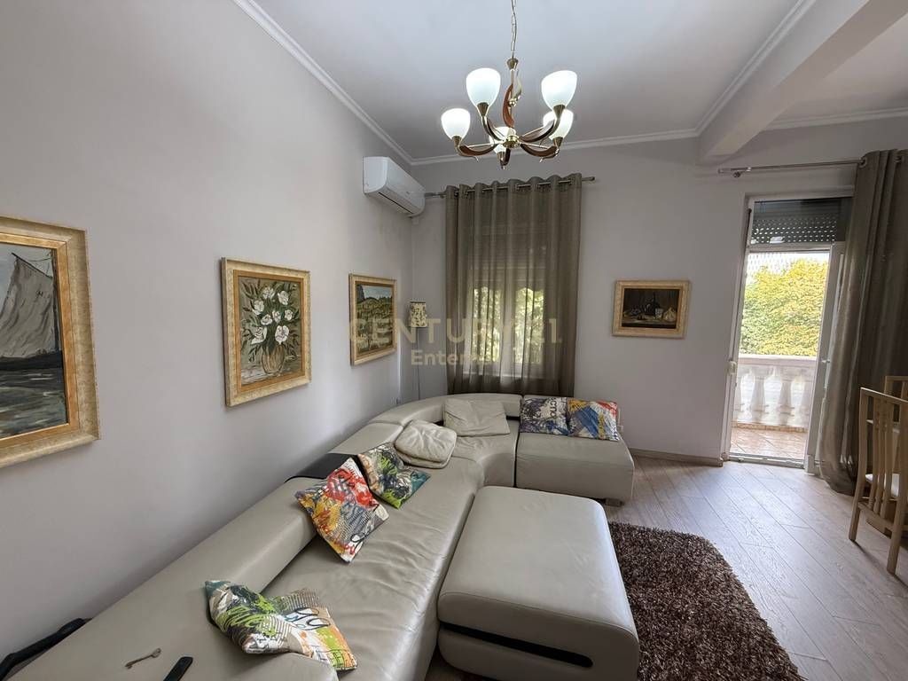 Apartament 2+1 me qira te Ish Blloku, Pallatet Agimi - 800€ | 91 m²