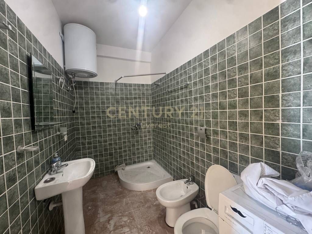 MISTO MAME, JAPM ME QIRA APARTAMENT 2+1