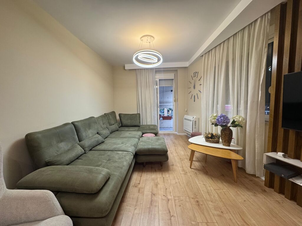 Jepet apartament me qera 1+1