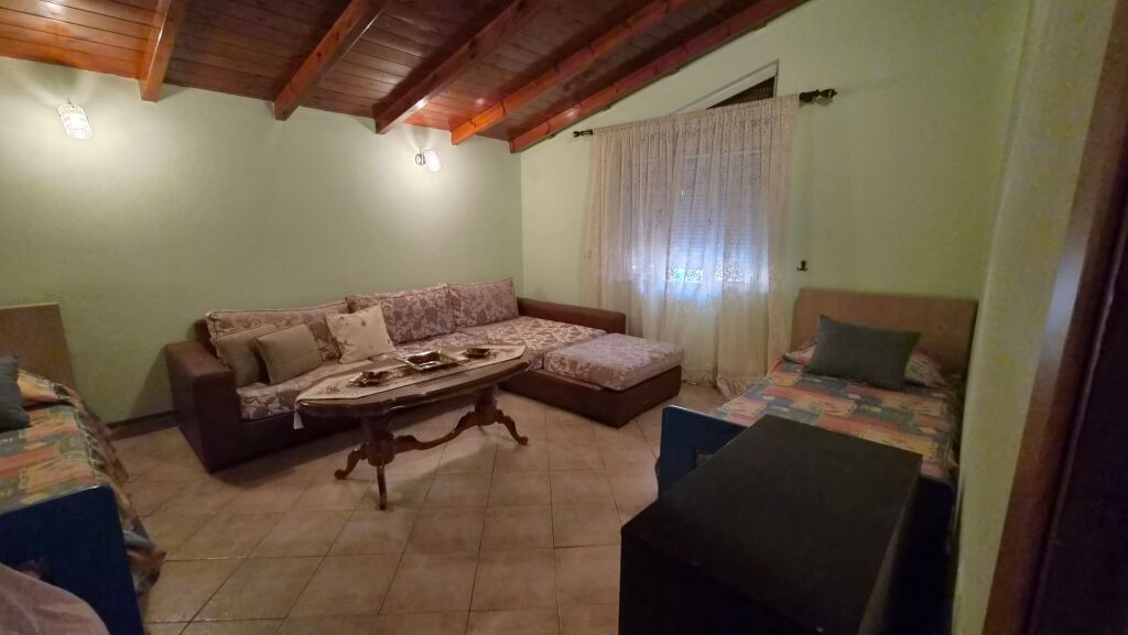 VILLA SU 3 PIANI IN VENDITA – VIA SIRI KODRA