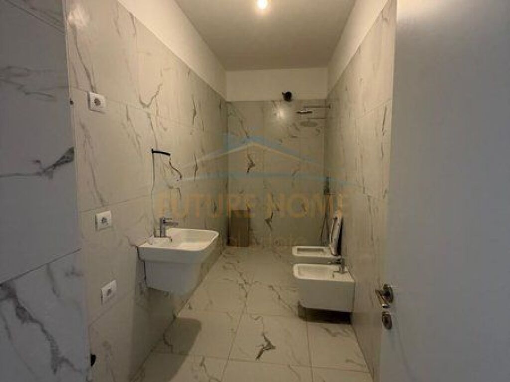 For sale, Apartment 2+1+2+Veranda, Barrikadave Street, Tirana.
