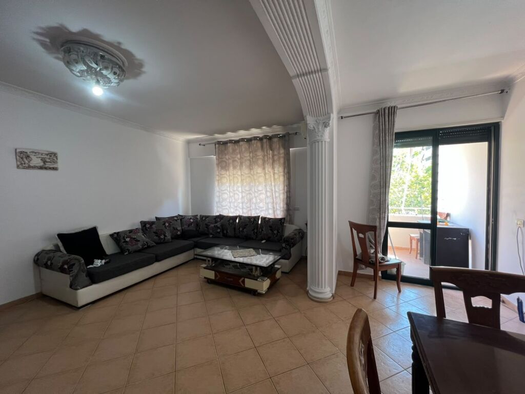 Apartament 2+1 per qira prane Globe, Rruga e Kavajes
