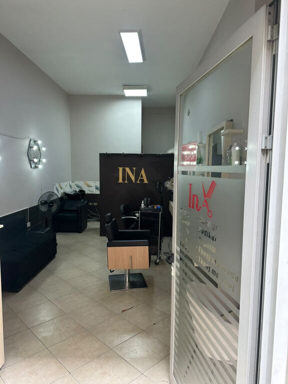Negozio in affitto ad Astir, Via Foto Xhavella, Yzberisht, Kashar! 500 mila lek!