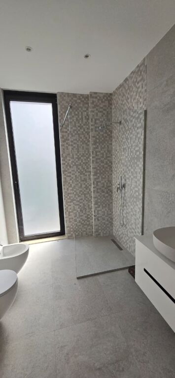 VILLA SU 3 PIANI CON TERRAZZA IN VENDITA | MJULL-BATHORE, TEG