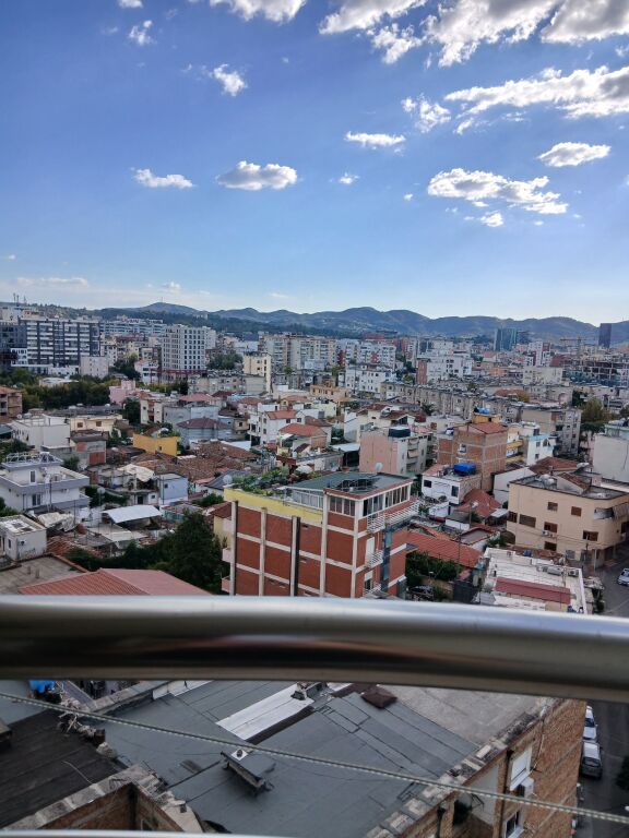 JEPET ME QIRA DHOMA E NDENJES – BËHET BASHKËNDARJE APARTAMENTI